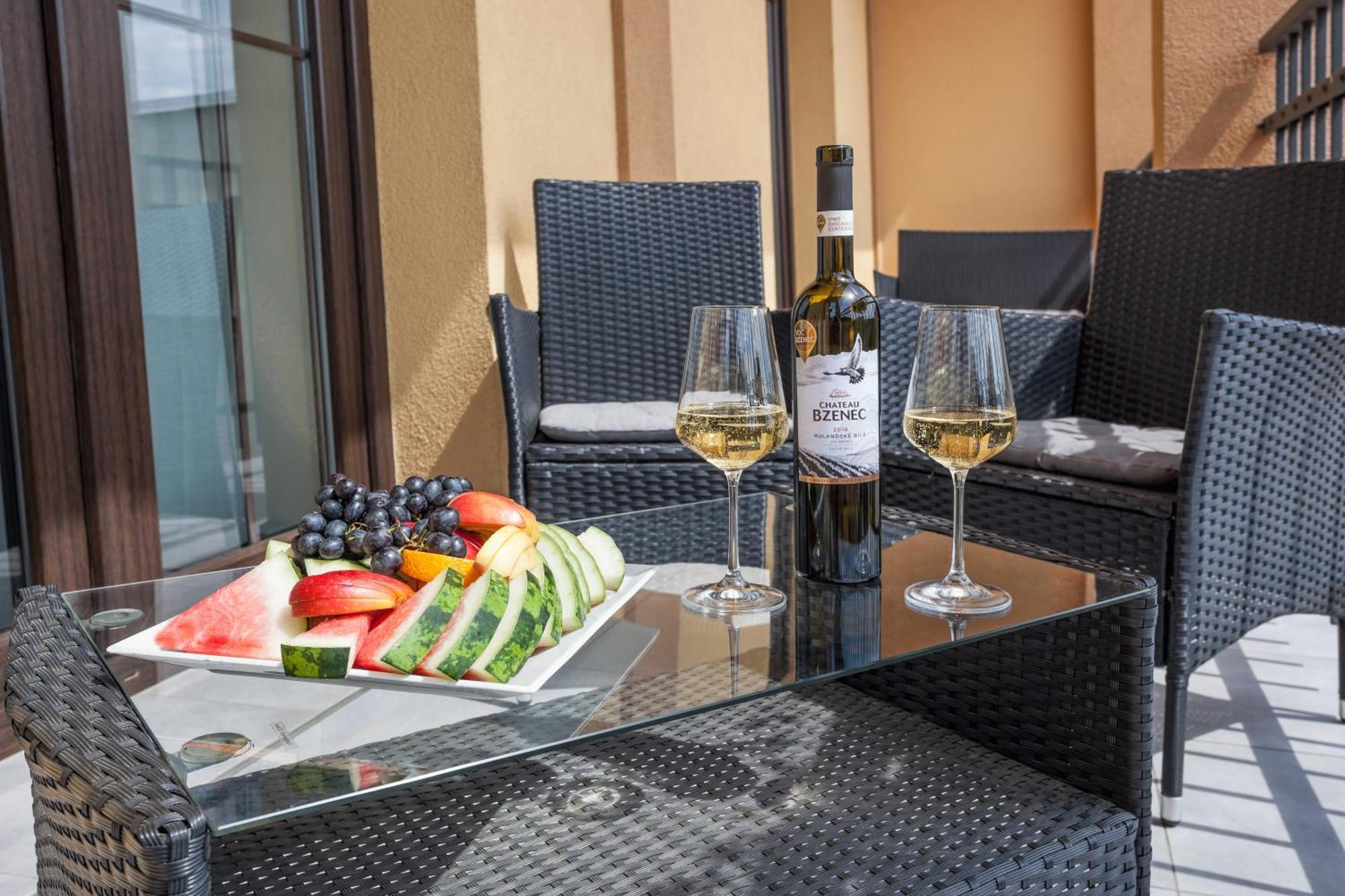 Hotel Lidovy Dum Bzenec Exterior foto